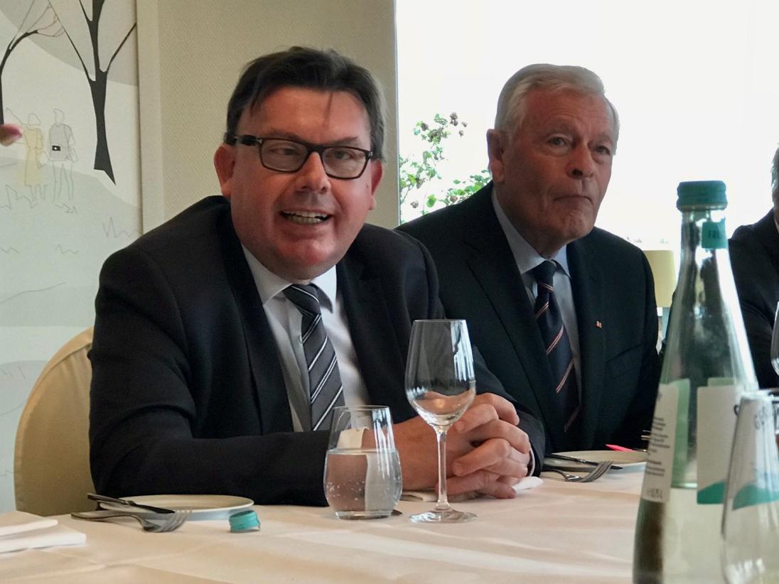 Foto: Französischer Generalkonsul Muller beim Mid Atlantik Club Bonn